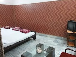 Budget hotels in Varanasi near Vishwanath temple